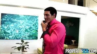 عاهرة صغيرة مدمنة على الجنس العنيف وتعدد النشوة