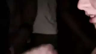 زوجة مثيرة تفتح فمها على مصراعيه لاستقبال دفقة مني ساخنة