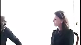 الترجمة: فتح مؤخرة فتى أسود