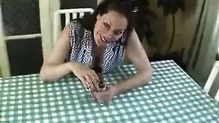 الفنانة كارينا تتعرض لعلاقة جنسية صريحة مع رجل أسود