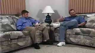 عاهر شاب يُهيمن عليه