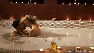 غزو القضبان السوداء: أقلام سوداء عملاقة تمتلك مهبل أبيض