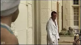 فتى المزرعة يضرب مهبلها المبلل في الخارج