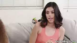 نيك راهبة هاردكور في كشك السوق