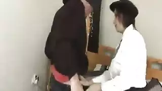شرج مُتحرك: مشهد هنتاي صريح