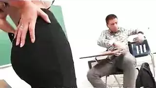 مراهقة عربية تُنكح بقوة في كل الفتحات