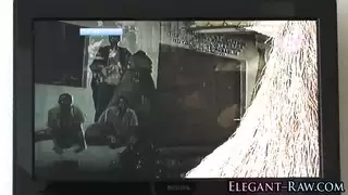 ضُبط متلبسًا: الأم ترى قضيب ابنها وفيلمه الإباحي
