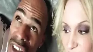 أم عربية مشعرة في نيك جماعي إباحي