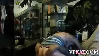 قرر الفرخ الطازج الحصول على الطلاق ويفعل كل شيء للتعامل مع عميل جديد