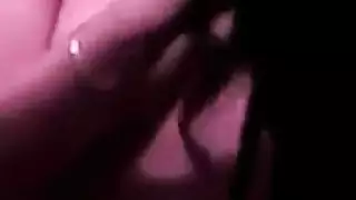 فم الزوجة الشقراء هو حفرة جنس مغمورة بالمني