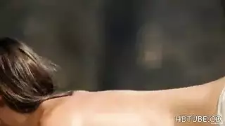 شقراء ذات كس مشعر تأخذ قضيبين في وقت واحد