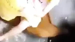 ذهب اثنين من عشاق الشفاه في غرفة المستشفى لتحرير المريض الذي كان سخيف زوجته
