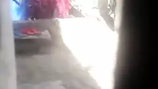 العاهرات الصابونيات تمارس الجنس بقوة في سيارة عملاقة
