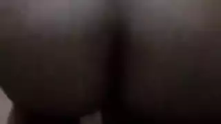 لمس وحلق خشنان للخادمة الهواة في فيديو إباحي صريح