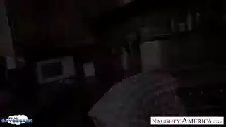 مص قضيب واخذ ضربات قاسية من قضبان كبيرة