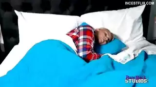 الأب الداعر يغتصب بنته الشقراء الفاتنة و يمار عليها سكس المحارم