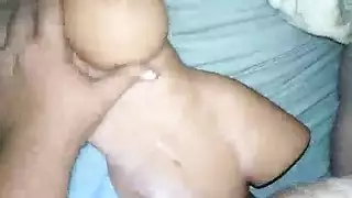أمي المثيرة تغوي قضيب صديقها الدؤوب في فيلم إباحي صريح