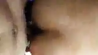 فتاة الصالة العارية تمارس الجنس مع دمبل حتى تصرخ