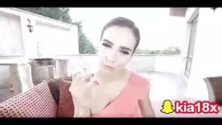 رجلان يقذفان على وجه راقصة في بورن وجهي مكثف