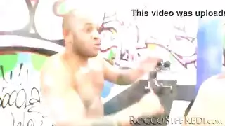 بنت بيضاء اللون جدنا جامده مع رجل اسود