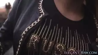 فطيرة حلقية إباحية: قذف بي بي سي على لسانها