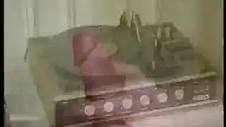 شقراء هاوية تصرخ أثناء وضعية الكلب المكثفة
