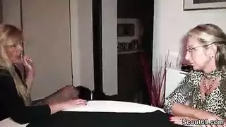 اغتصاب خادم الصيانة ينيك المدام في المطبخ