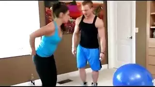 نيك خلفي مع مدرب اليوغا