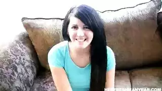 سمراء حارّة في بركيني تمص القضيب باحترافية في فيلم إباحي صريح