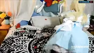 جماع أليس كوبر مع فريق مزدوج من الأصدقاء المتحمسين