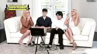 حفلة جنسية مع أمهات بديلات: أخذ عدة أعضاء ذكرية كبيرة في فيلم إباحي صريح