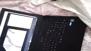 راجل يلبس حفاظات