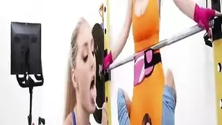 ساندني وانيكني: نجوم الإباحية في جلسة رياضية ساخنة