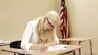 بتتناكفي التوكتك