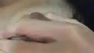 فتاة صينية جميلة تتوسل للمزيد بينما تأخذ قضيبًا سميكًا