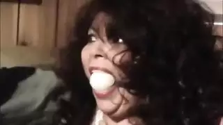 كس إيلين مشتعل، وهي تحترق بالأسفل