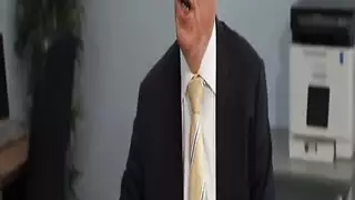 سباق المكتب: زملاء يتنافسون لملئها