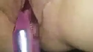 حوض الترويج على ركبتيها أمام زوجين جديدين امتص ديكسهم