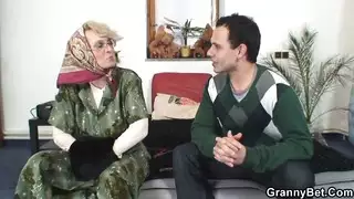 ونجي يموت في شفايف البيضى