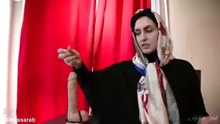 مشهد إباحي: إلهة عربية تحط من شأنك