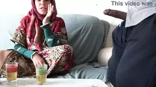 صفقة إيجار لندن: المطلقة المسلمة تحصل على قضيب أسود في غرفتها