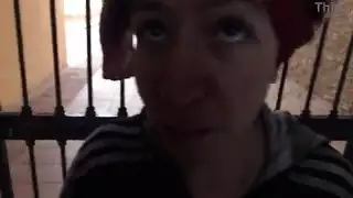سائح أمريكي يحصل على مص مجاني من عاهرة الشارع التركية في إزمير