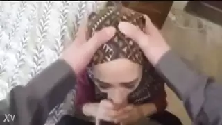 وراء الحجاب: فانتازيا إباحية صريحة لفتاة عربية فاجرة