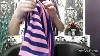 الجمال المحجوب تُدمر فرجها المبلل بزب ضخم