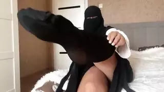 فصل إباحي لزوجة الأب المحجبة: تعليم ابن زوجها ممارسة الجنس