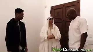 مشهد إباحي عربي: ضربات شرجية وكلام جنسي فاحش