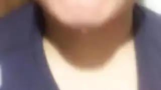 كسولة جدًا على المناكبة، هذه العاهرة العربية تكتفي بالأنين