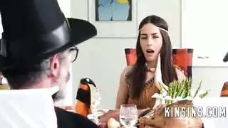 إباحية عيد الشكر: حشو فرجها الضيق
