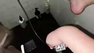 هاوي أمريكي موثق: استمناء في الدش من أجل إباحية مراهقة