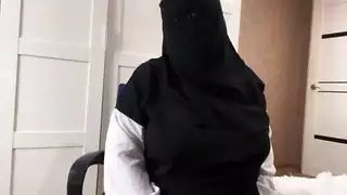 ابنة الزوج المطيعة تحصل على درس ذروة من زوجة الأب